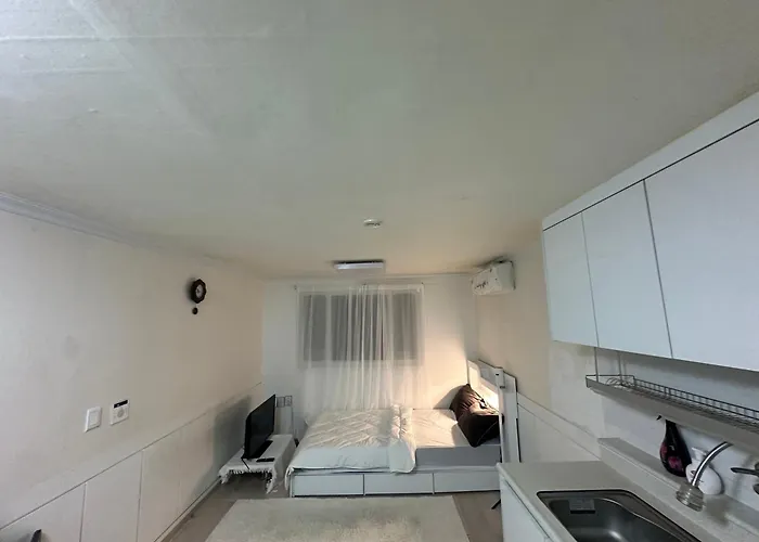 Cozy Home In Central Seoul